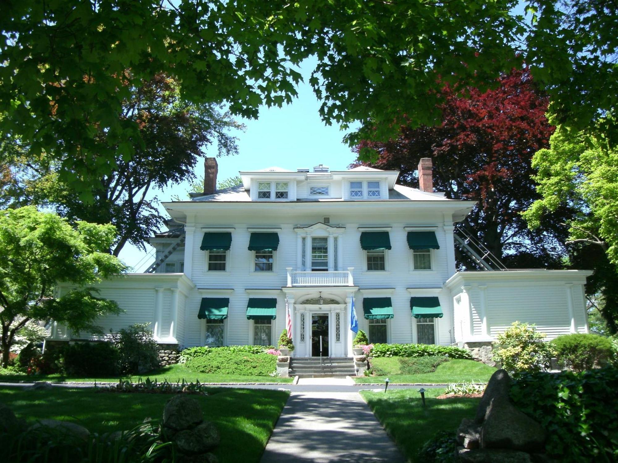 Stanton House Inn 3*